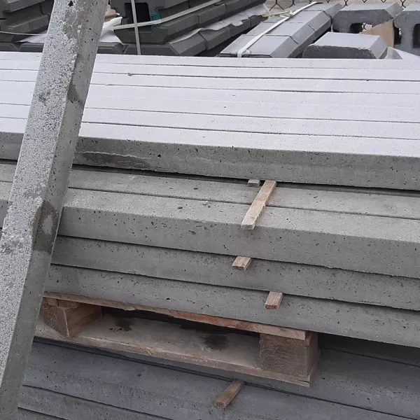 Słupek betonowy wys.2,20 m