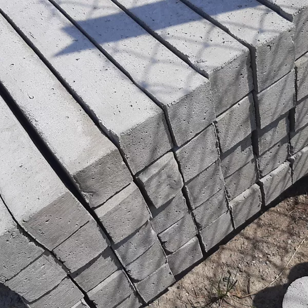 Słupek betonowy wys.2,20 m